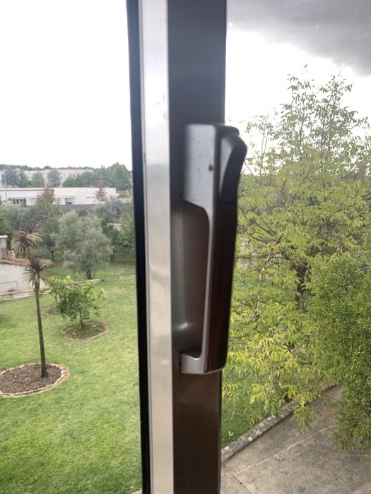 Janela em alumínio 1,63m x 1,23m
