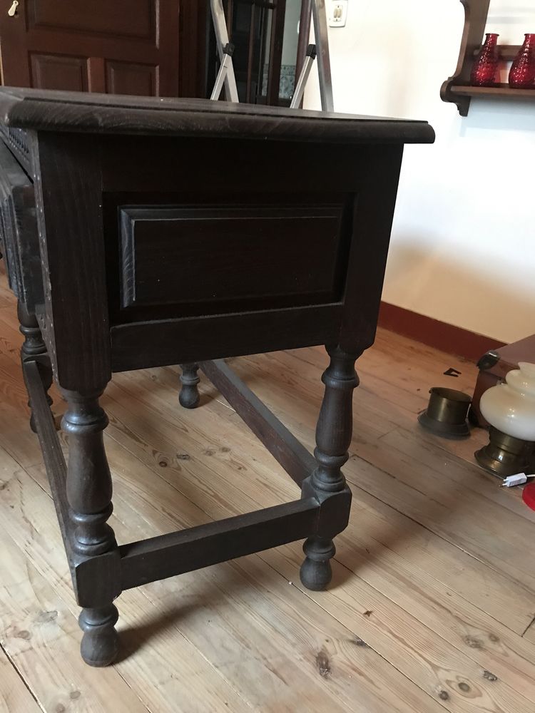 Mesa de apoio com gaveta