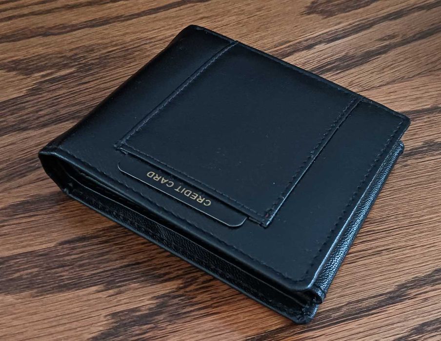 Nowy portfel męski ze skóry naturalnej.