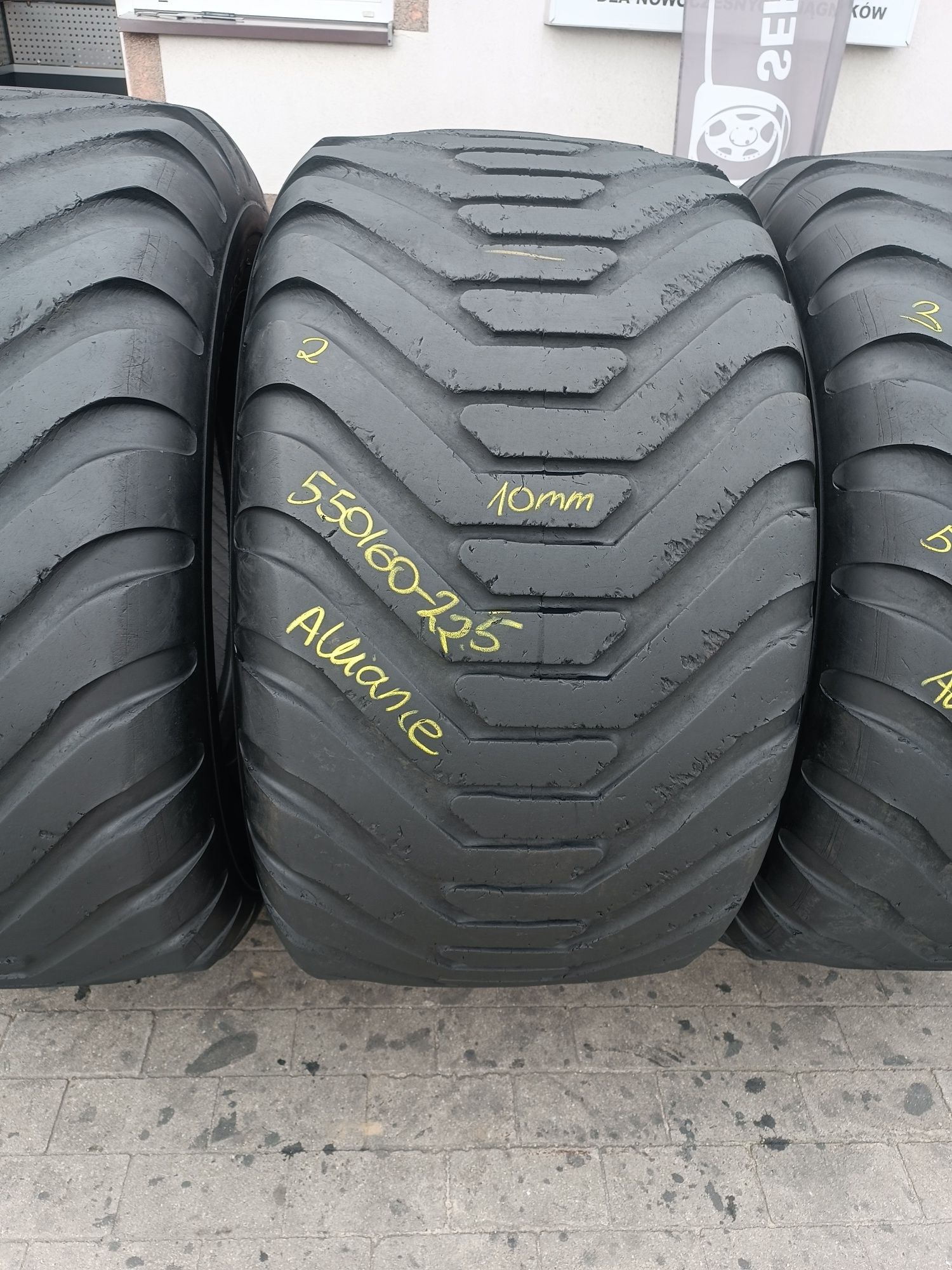 550/60-22.5 Alliance Flotation 328 550/60R22.5