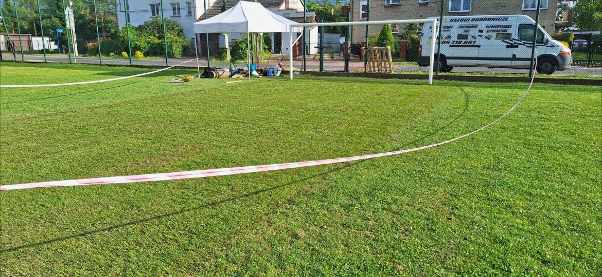 Zakładanie trawnika z rolki , siewu