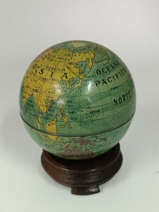 Rara caixa publicitaria Va. ferrão em forma de Globo terrestre