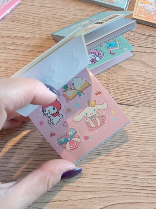 Książeczka naklejki sanrio