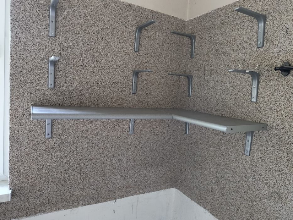 Półki z podpórkami