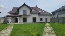 р Продається новий 2-поверховий будинок з гаражем у затишному районі