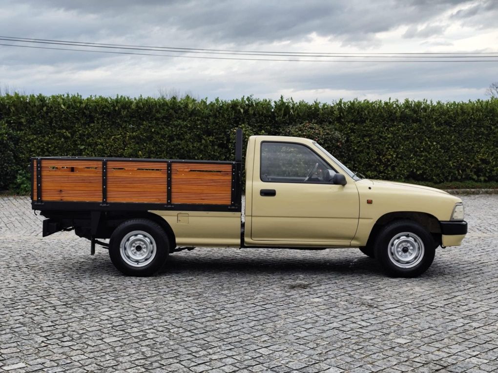 Toyota Hilux 2.4D 4x2 Direção Assistida