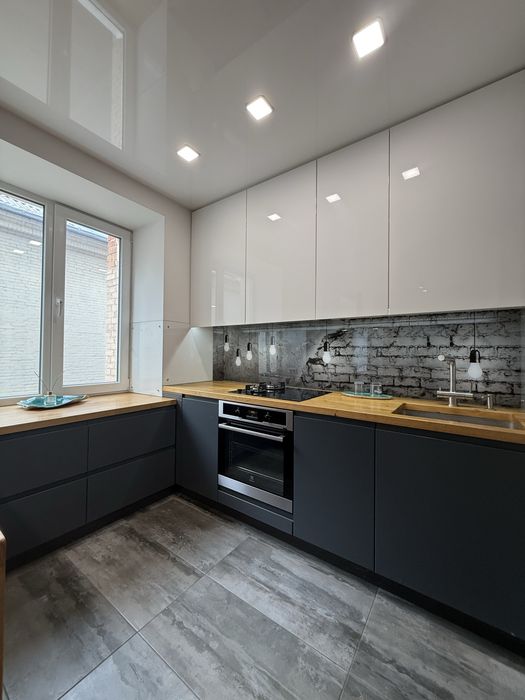 Продам люкс 3к 88м2 центр міста Срарокозацька