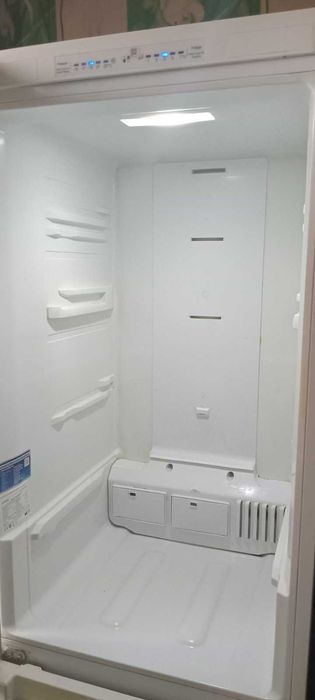 Продается холодильник самсунг двох камерний