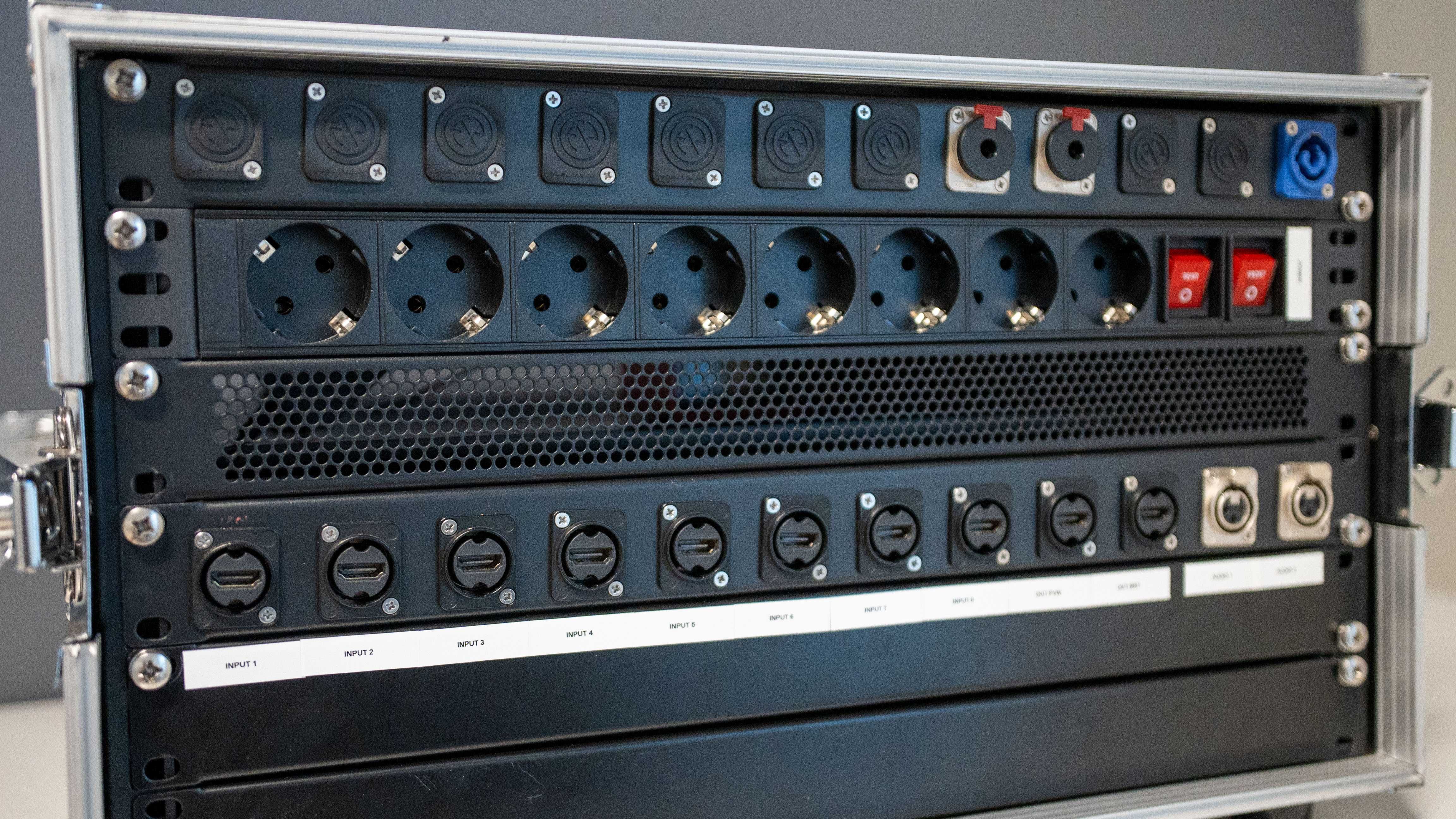 Rack para livestreaming | Blackmagic Atem Mini Extreme