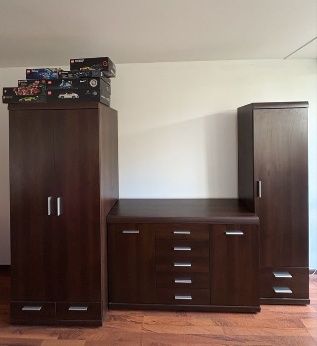 Komplet mebli, dwie szafy i komoda