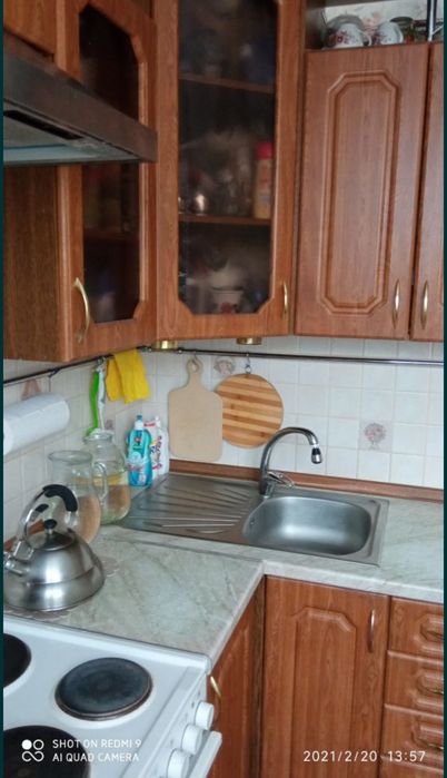 Вітальня 18м^2+лодж дівчині 10хв пішки метро, безпека, турбота,затишок