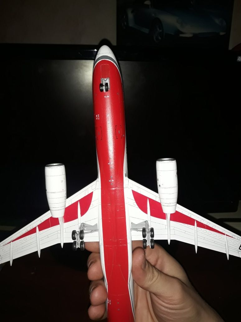 Модель самолёта Ту-204 в 1:144 масштабе