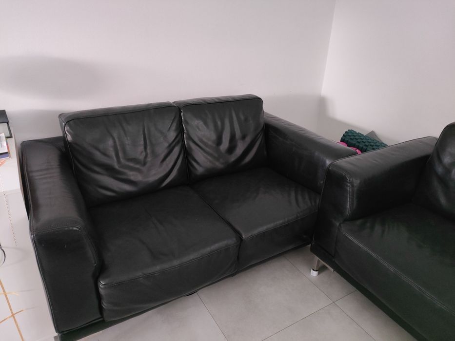 Dwie czarne sofy kanapa sofa skóra