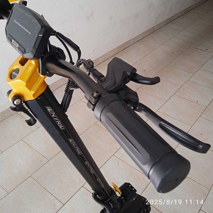 Trotinete eletrica, 11' - 2 motores, 2400W, 23 Ah - Nova, 0 Km.