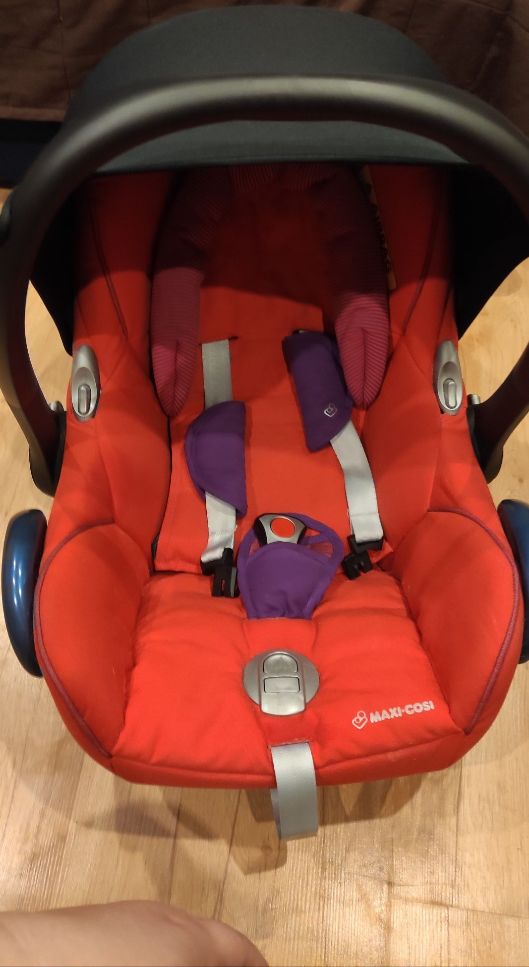 Nosidełko maxi Cosi z baza ISOFIX