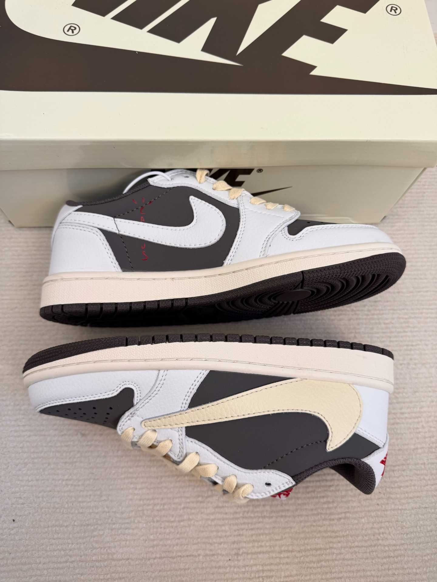 Travis_Scott/Buty_Jordan1_Retro_Low_OG_SP Unisextrampki R.41