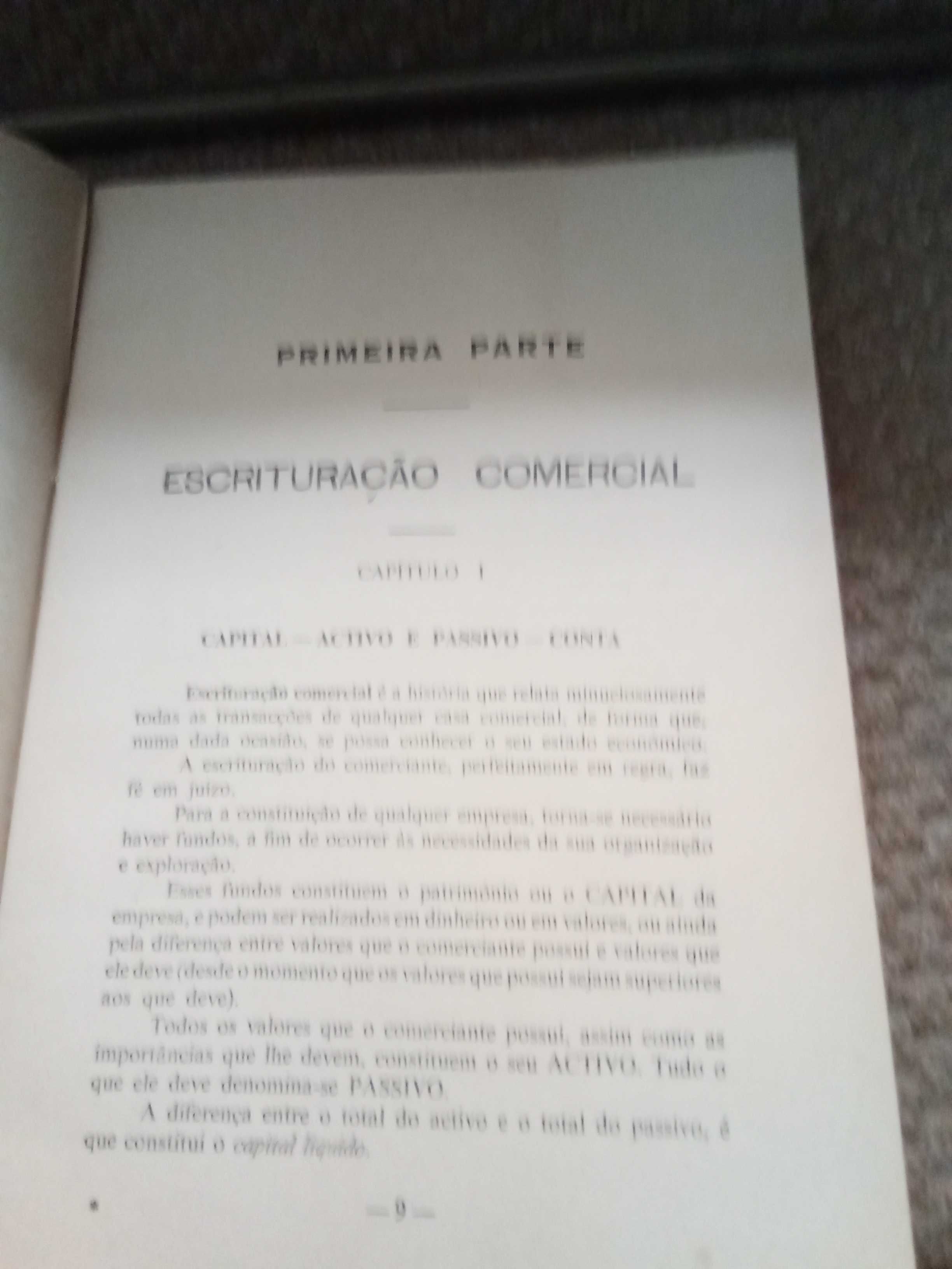 Livro antigo muito antigo