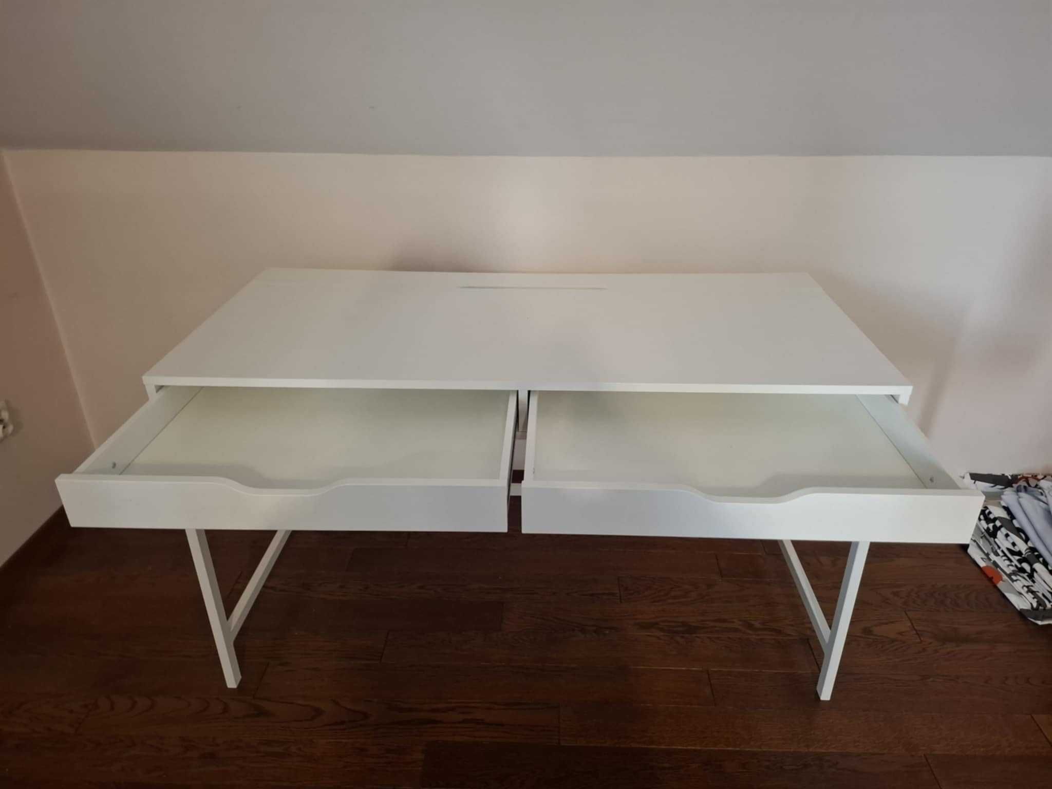 Sprzedam białe biurko IKEA