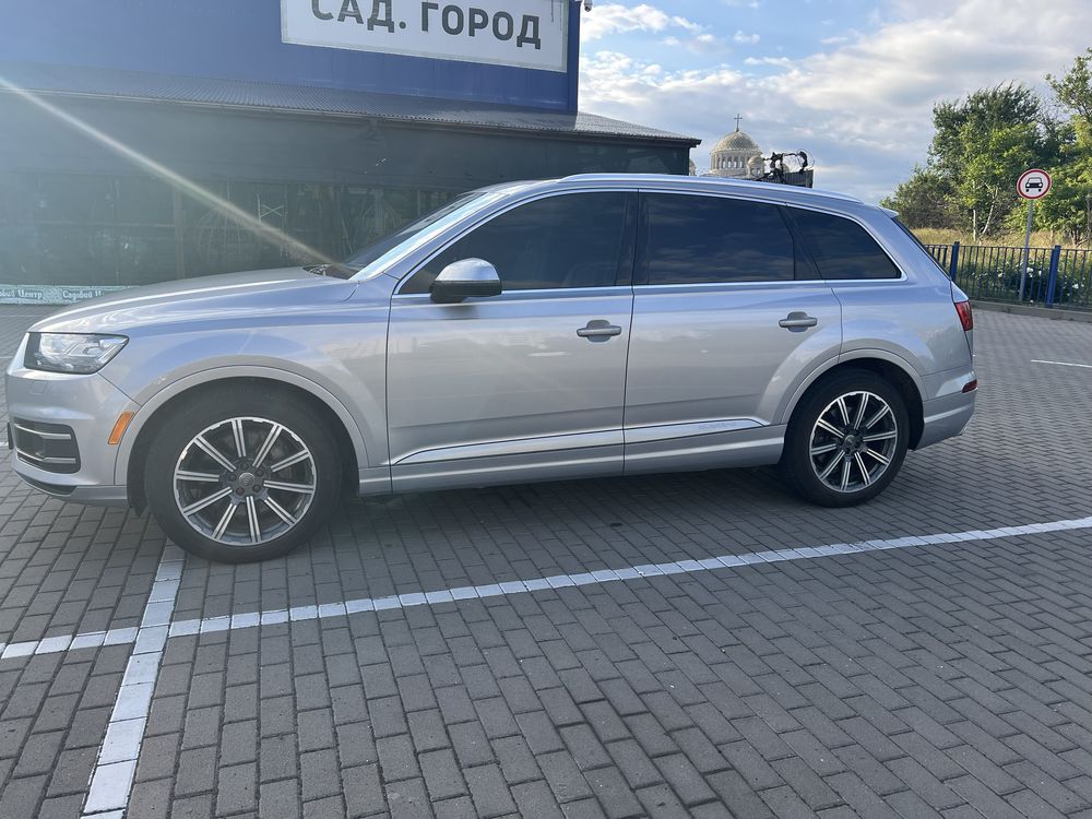 Автомобіль Audi Q7 2016  3.0 бензин
