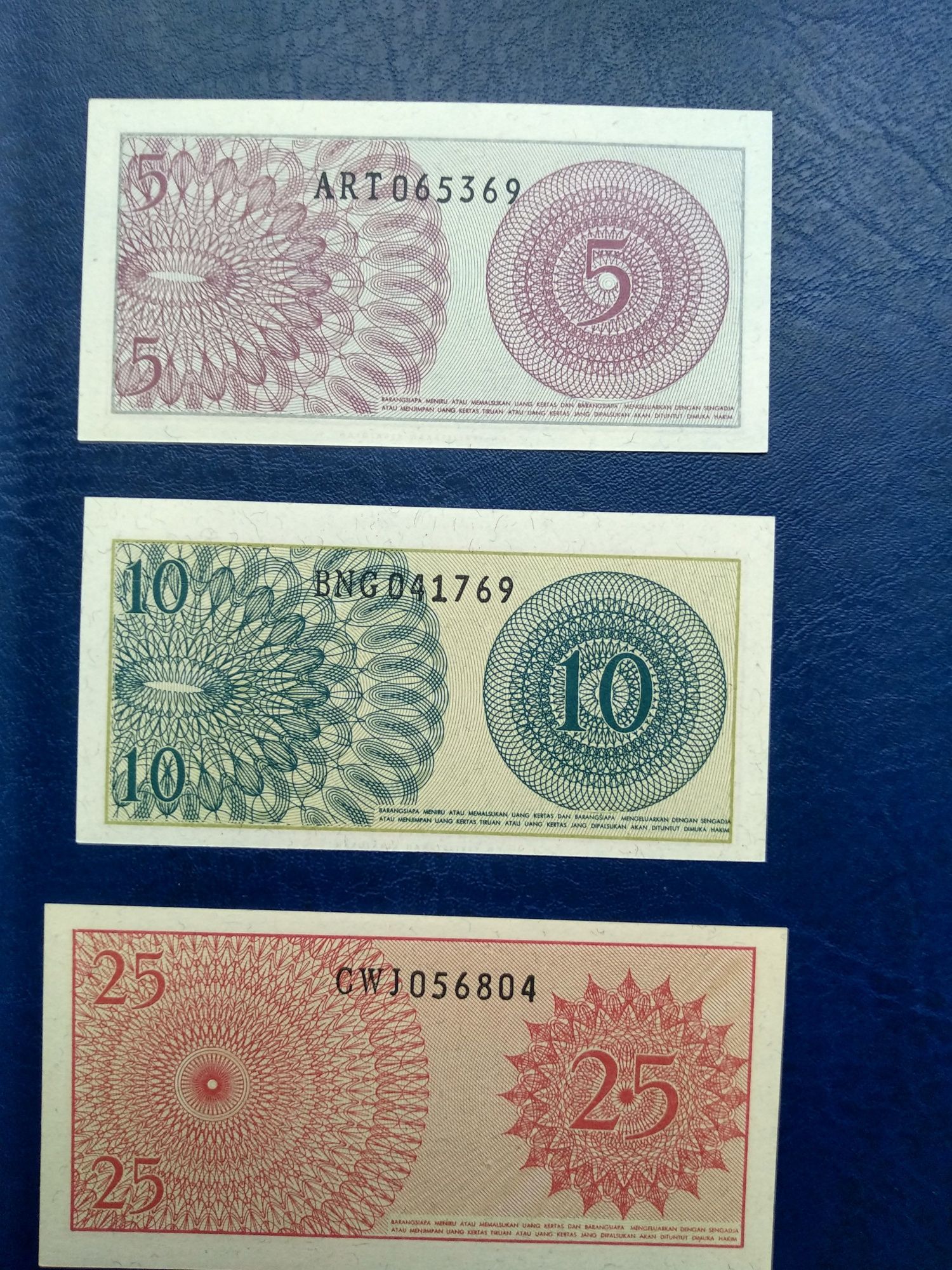 Indonezja - Banknoty 5,10,25 Sen z 1964; roku.