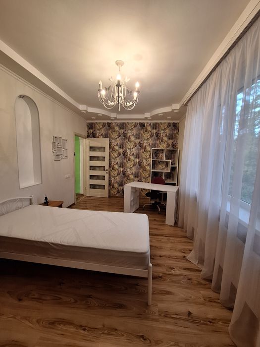 Оренда будинку біля лісу та озера