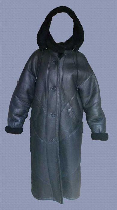 Kożuch damski z naturalnej owczej skóry w kolorze czarnym.Stan idealny