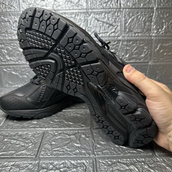 Чоловічі кросівки New Balance 1906U Triple Black M1906NJ