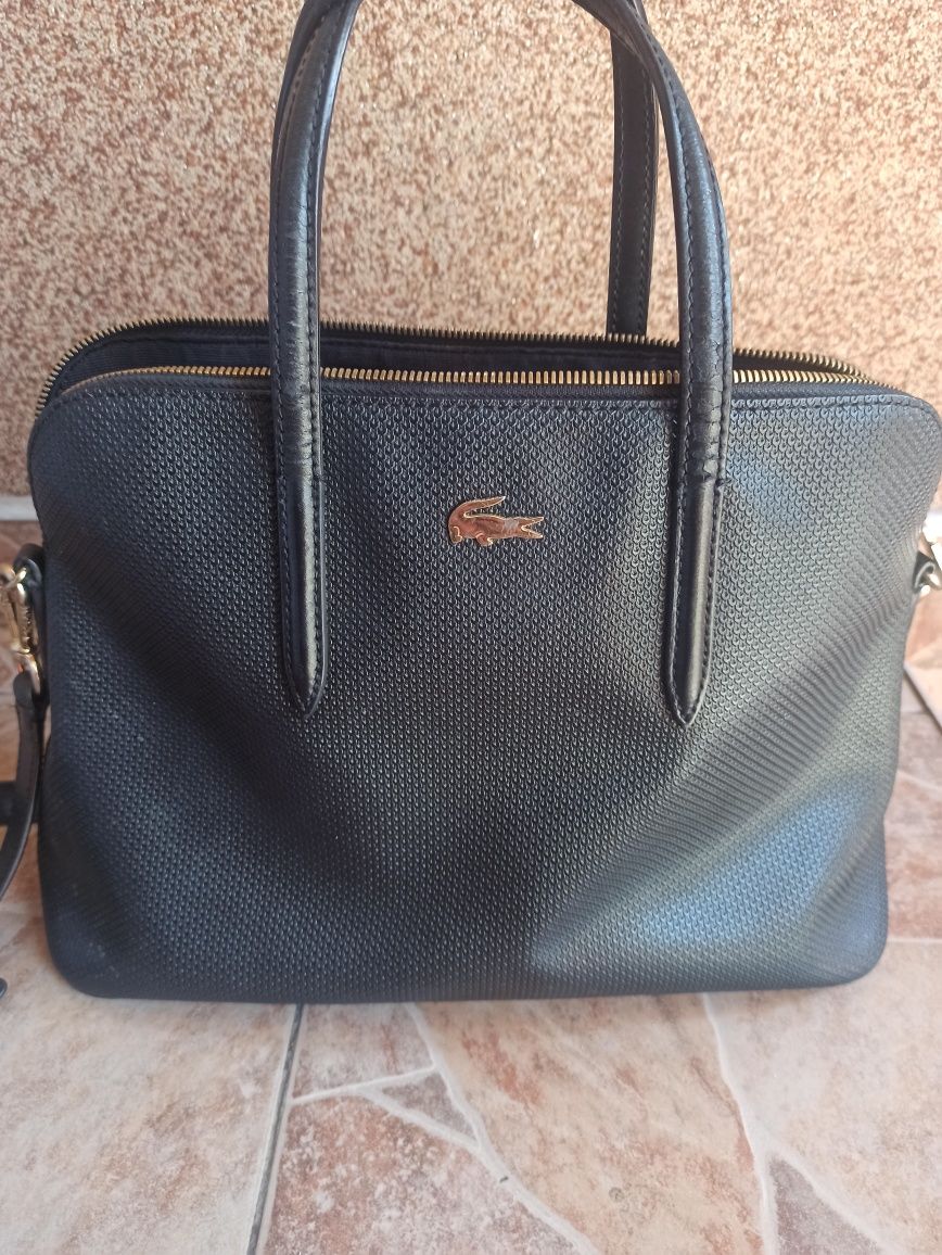 Сумка від бренду Lacoste