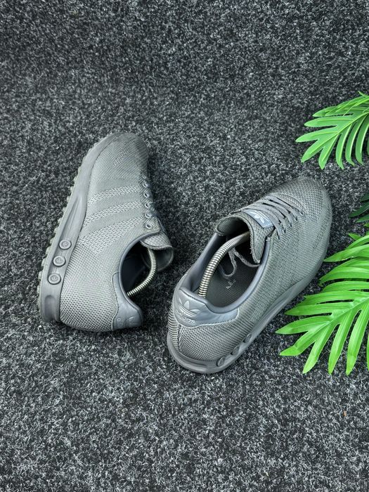 Кросівки Adidas  la tainer  розмір 44 28,5 см