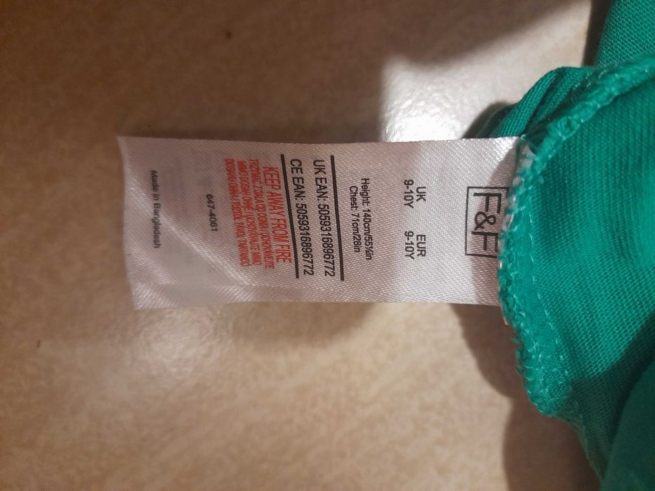 Bluzka  z piłką  z cekinów 134