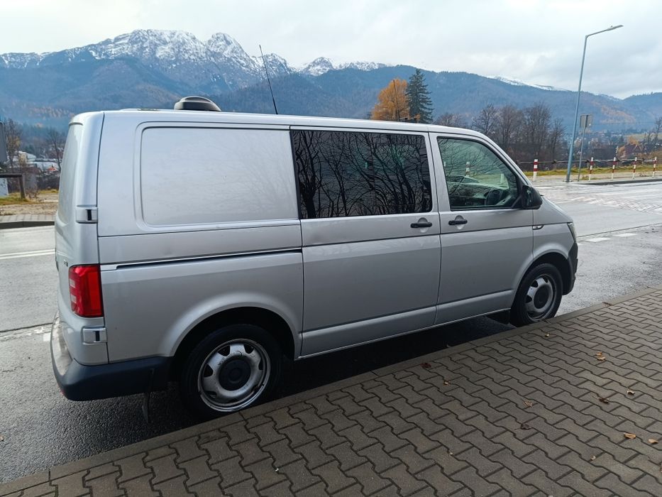 VW Transporter  T6 TSI 6 osób .