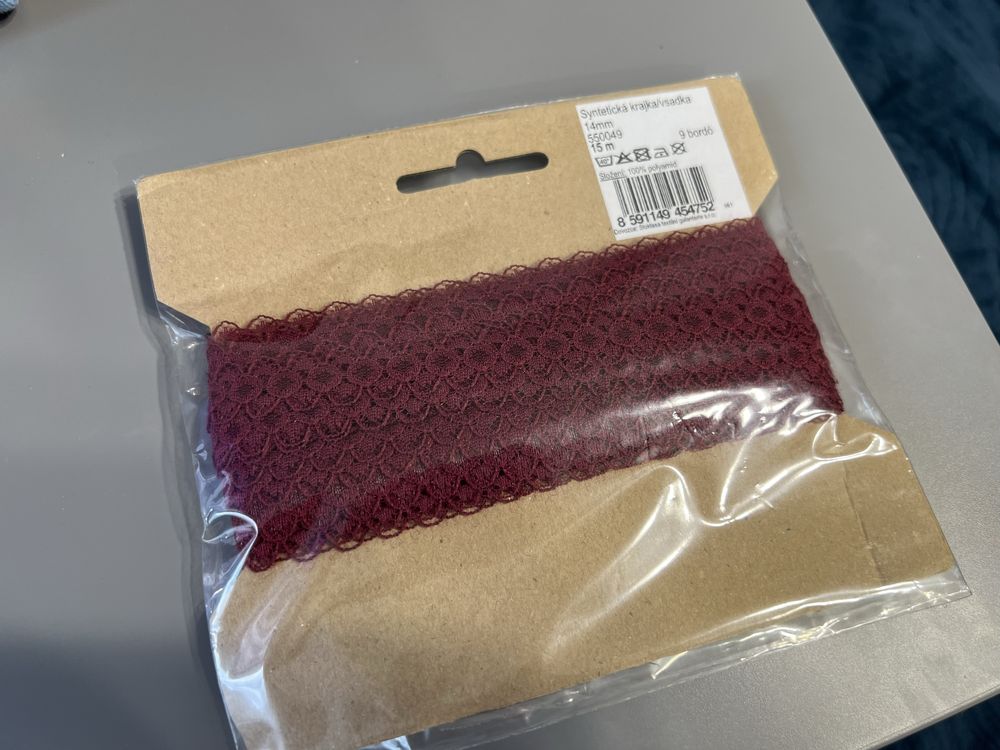 Okazja! Syntetyczna koronka w taśmie 15 m bordo