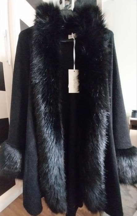 Розкішне манто пончо з хутром