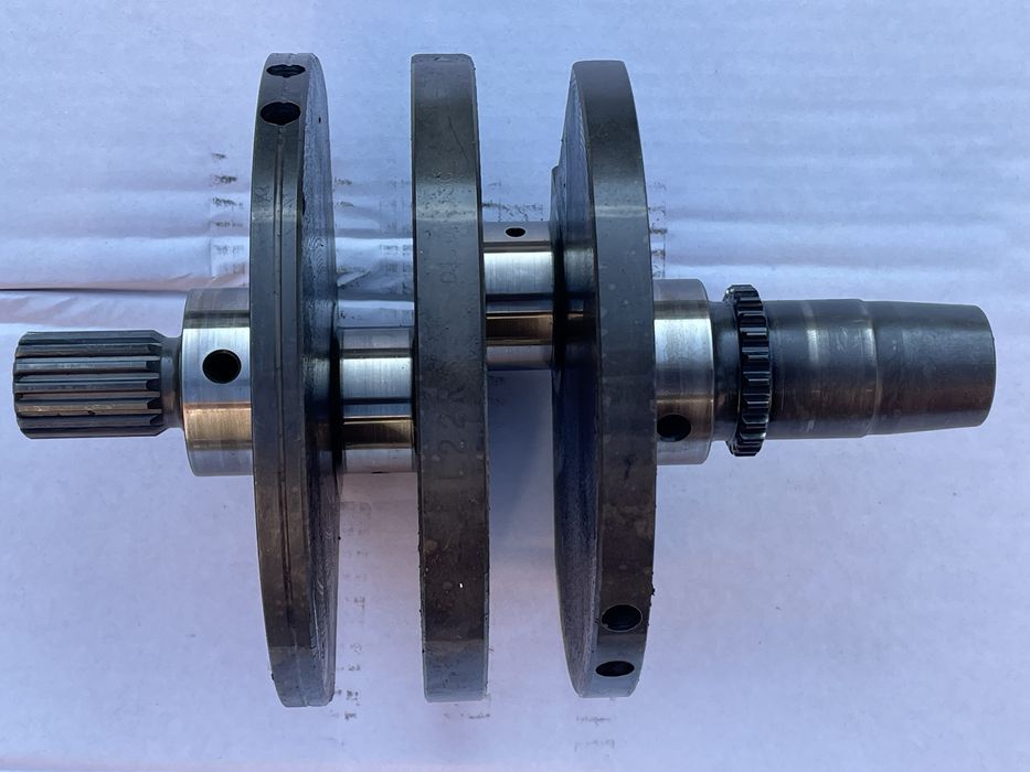 Suzuki VL800 Volusia Intruder wał korbowy