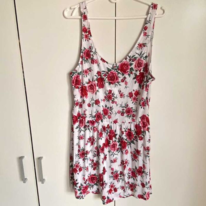 Nowy kombinezon krótki rozmiar M przewiewny biały w róże nowy z metką