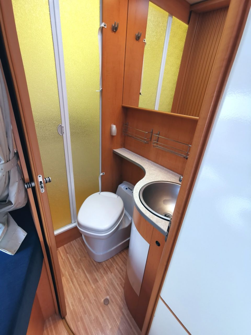 Wynajmę luksusowy kamper HYMER integra bez limitu kilometrów Sierpień