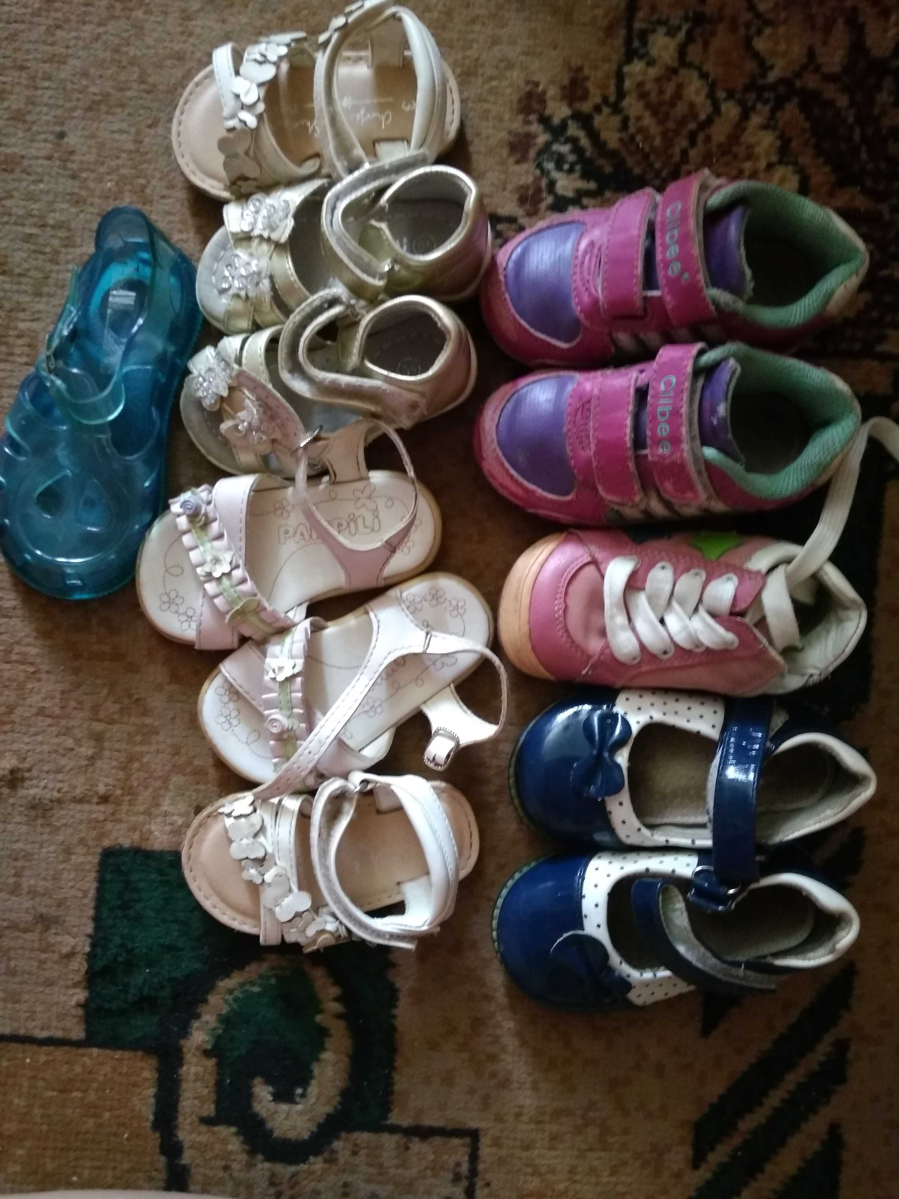 Детская обувь для девочки .