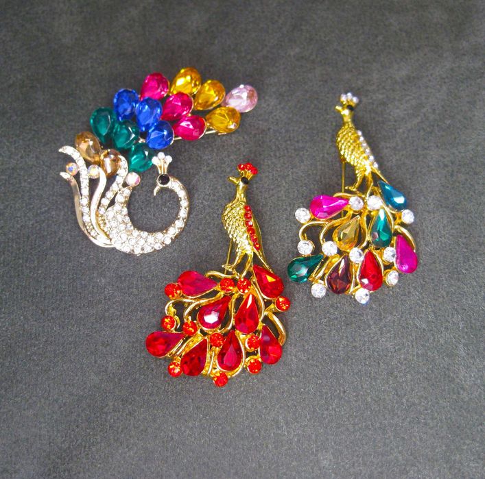 Alfinete / Broche / Pregadeira Pavão Pedras Coloridas NOVO