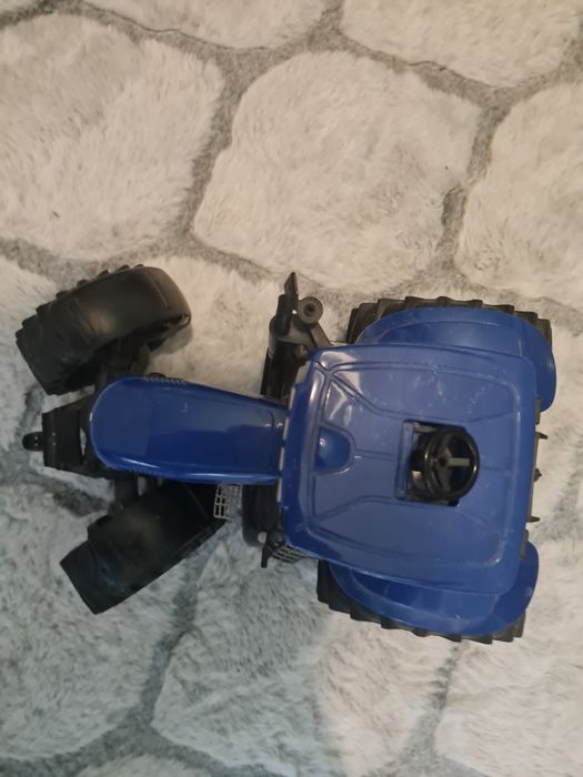 Traktor BRUDER New Holland