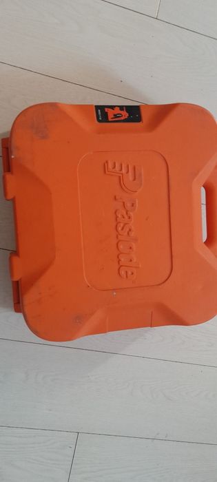 Gwoździarka Paslode IM50 F18 lithium do wykończeń używana , uszkodzona