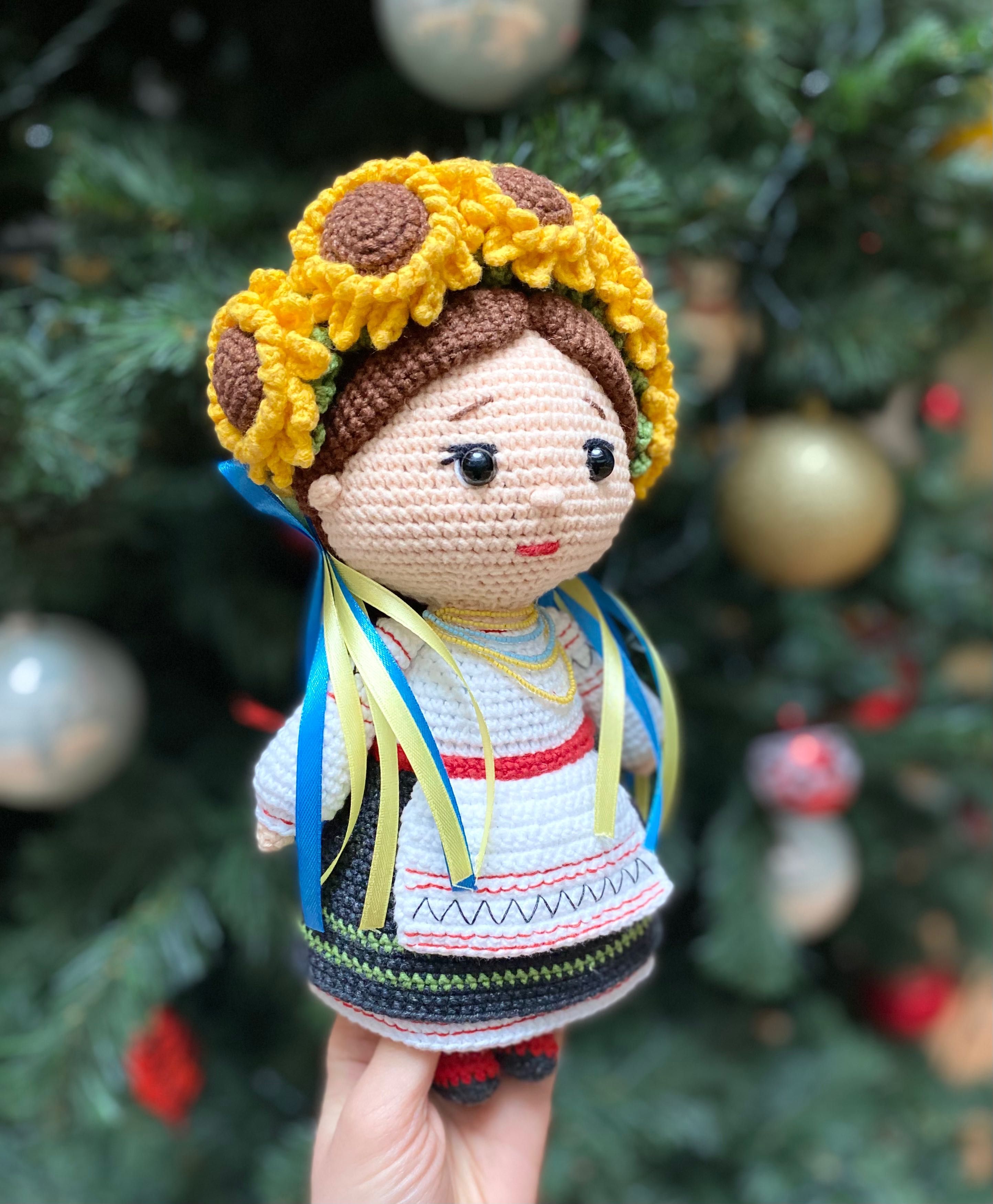 Іграшки ручна робота лялька українка подарунок вязана хендмейд