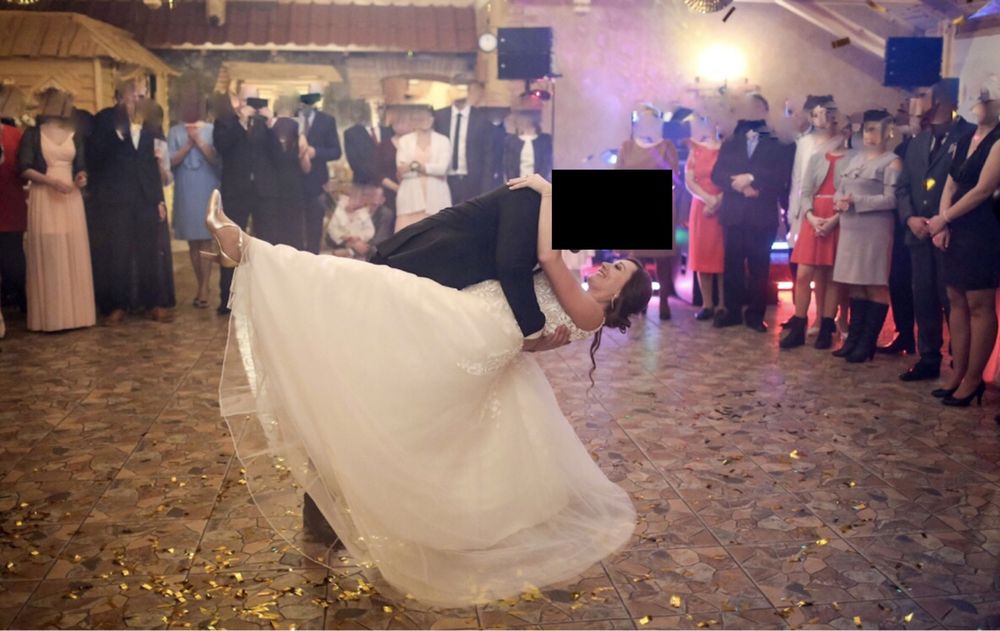 Śliczna suknia ślubna
