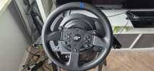 Kierownica Thrustmaster T300 RS z solidnym stojakiem