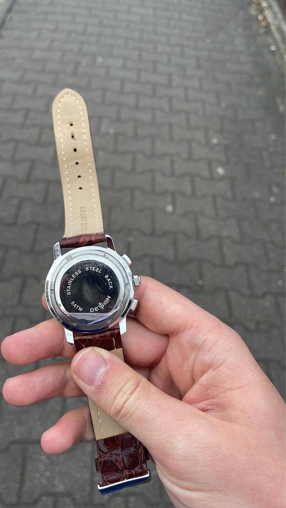 Zegarek męski w dobrym stanie wizualnym