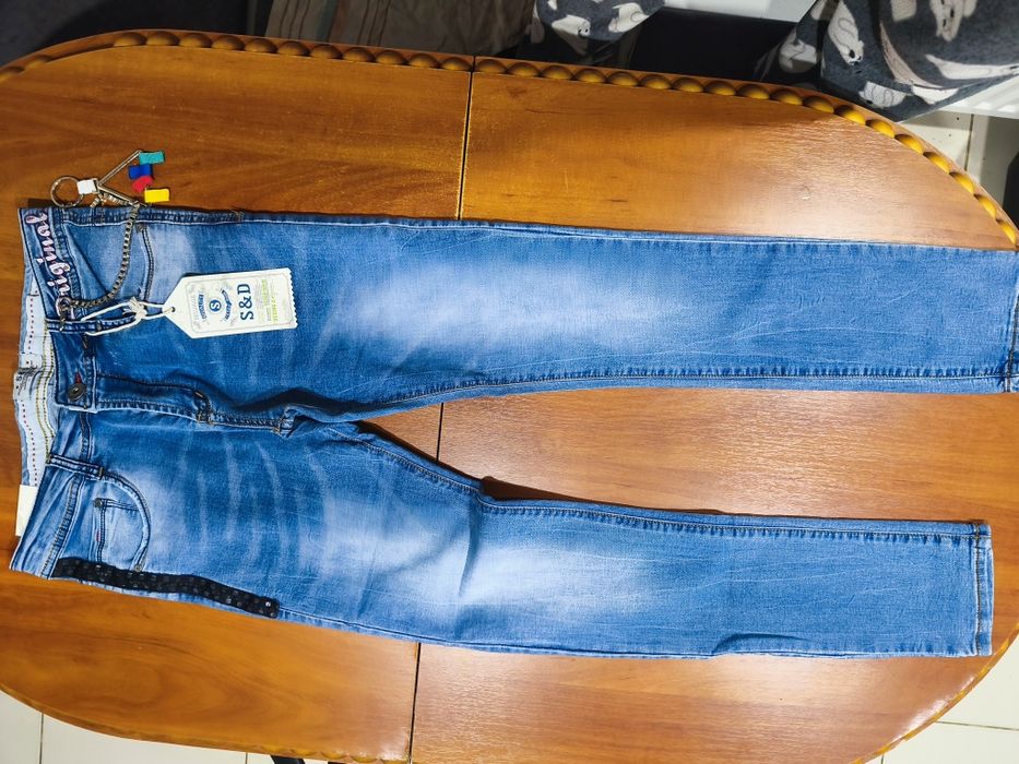 Джинсы на девочку есть размеры