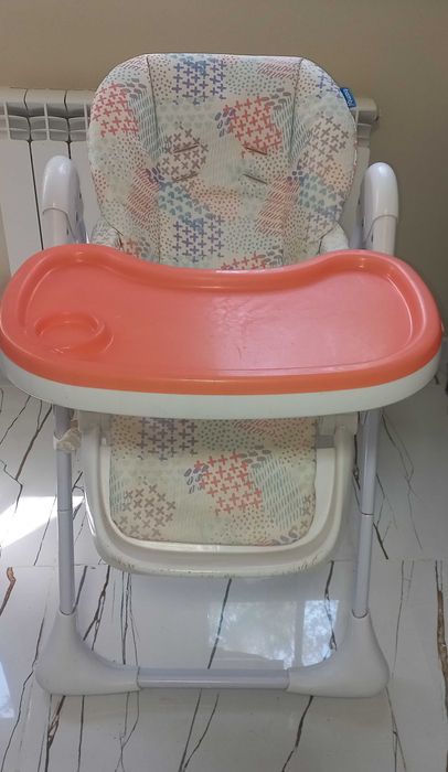 Дитячий столик для годування