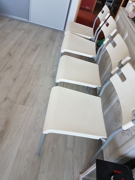 Krzesła 2 jak nowe Ikea białe z matowosrebrnym stelażem, 2 szt.