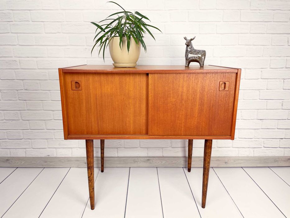 Duńska szafka z przesuwnymi drzwiami – Mid-Century Modern, PRL Vintage