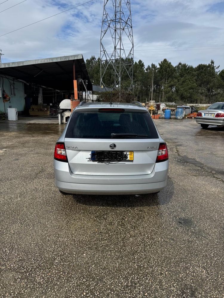 Skoda Fabia 2015 como novo