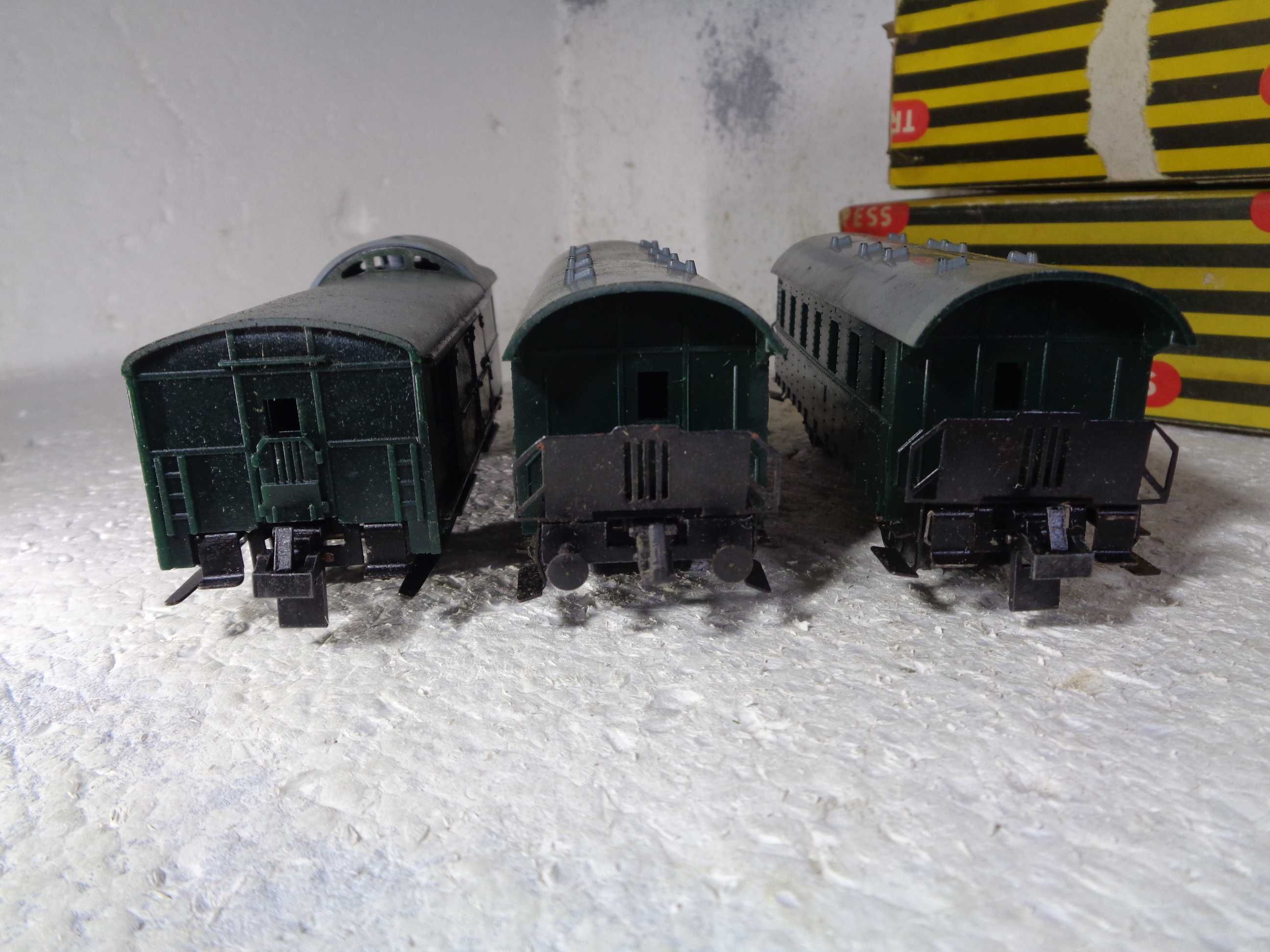 1:87 TRIX Lote de 3 carruagens de passageiros sistema antigo TRIX